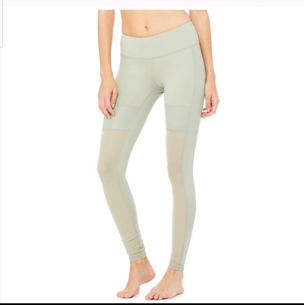 SOLD ⭐ Alo Yoga Lean Leggings in Sea Mist
